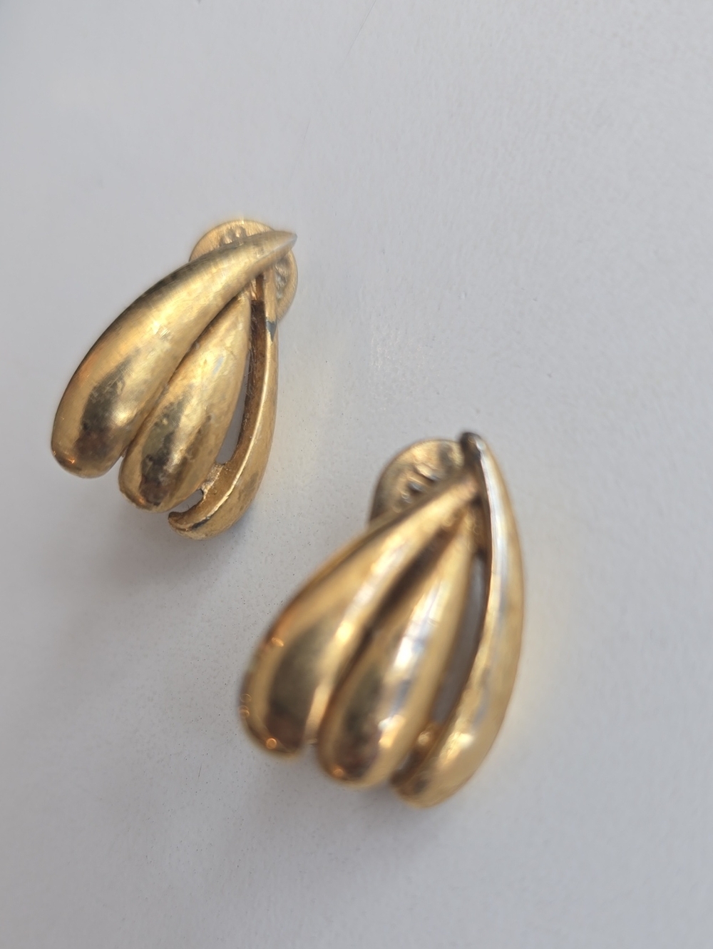 VTG Monet Gold Clip-on Earrings